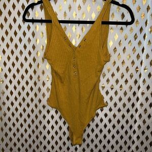 💖5/$40 Mustard yellow bodysuit size S